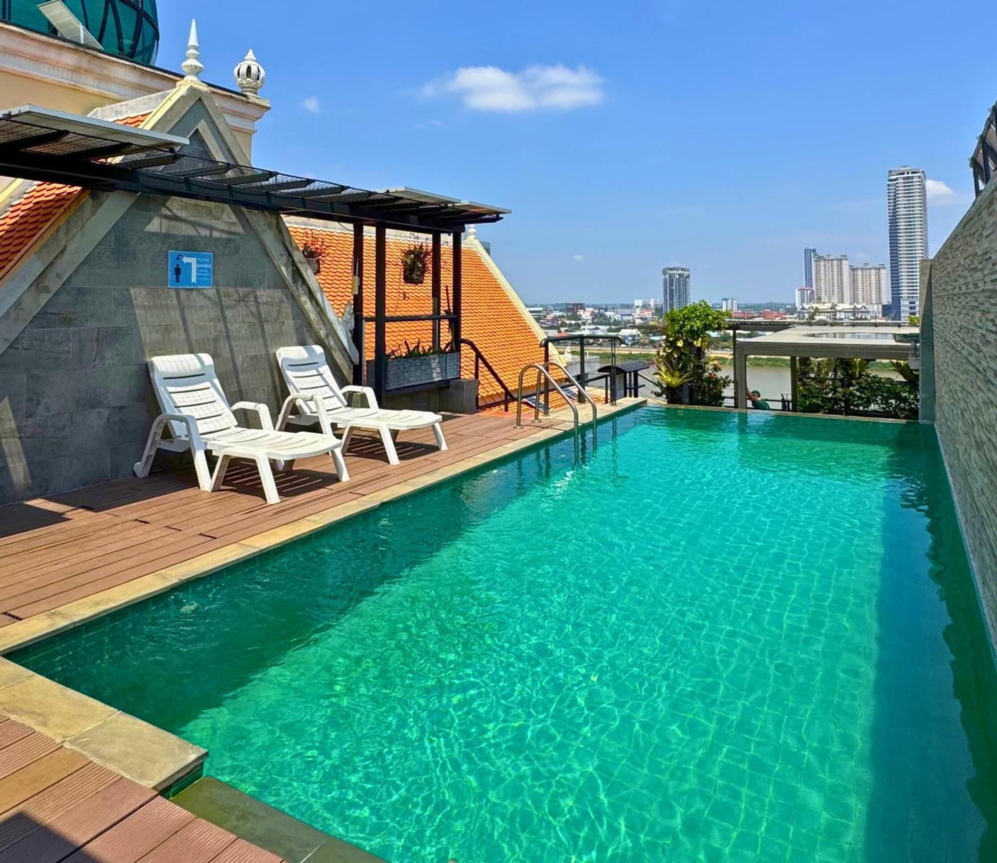 แอลซีเอส โฮเทล แอนด์ อพาร์ตเมนต์ Hotel พนมเปญ ภายนอก รูปภาพ