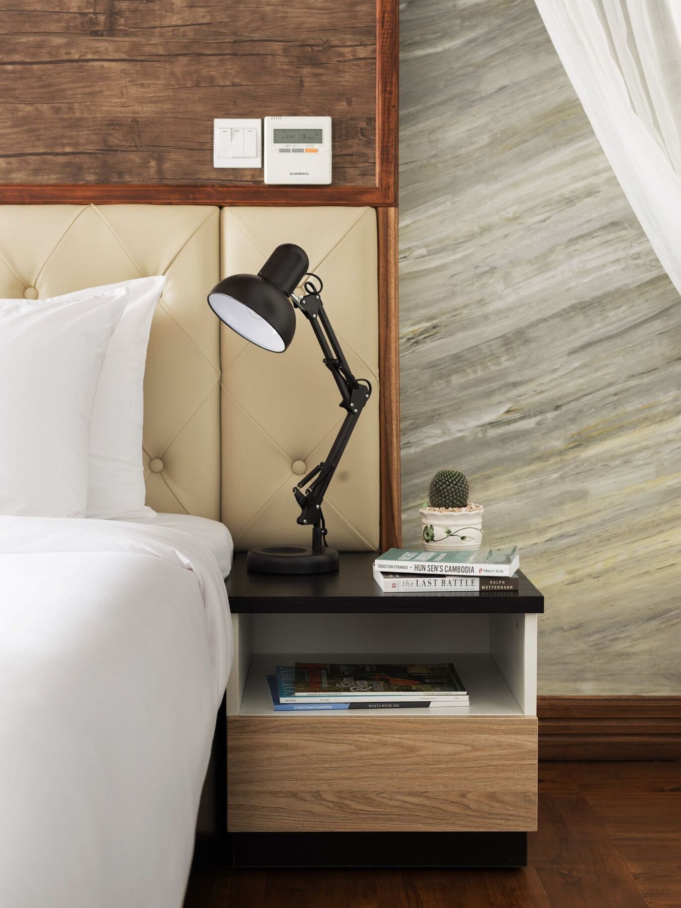แอลซีเอส โฮเทล แอนด์ อพาร์ตเมนต์ Hotel พนมเปญ ภายนอก รูปภาพ