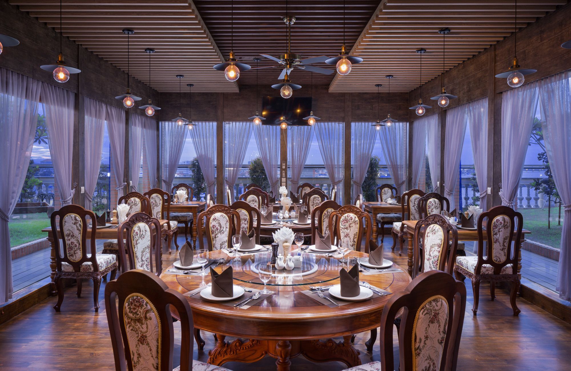 แอลซีเอส โฮเทล แอนด์ อพาร์ตเมนต์ Hotel พนมเปญ ภายนอก รูปภาพ