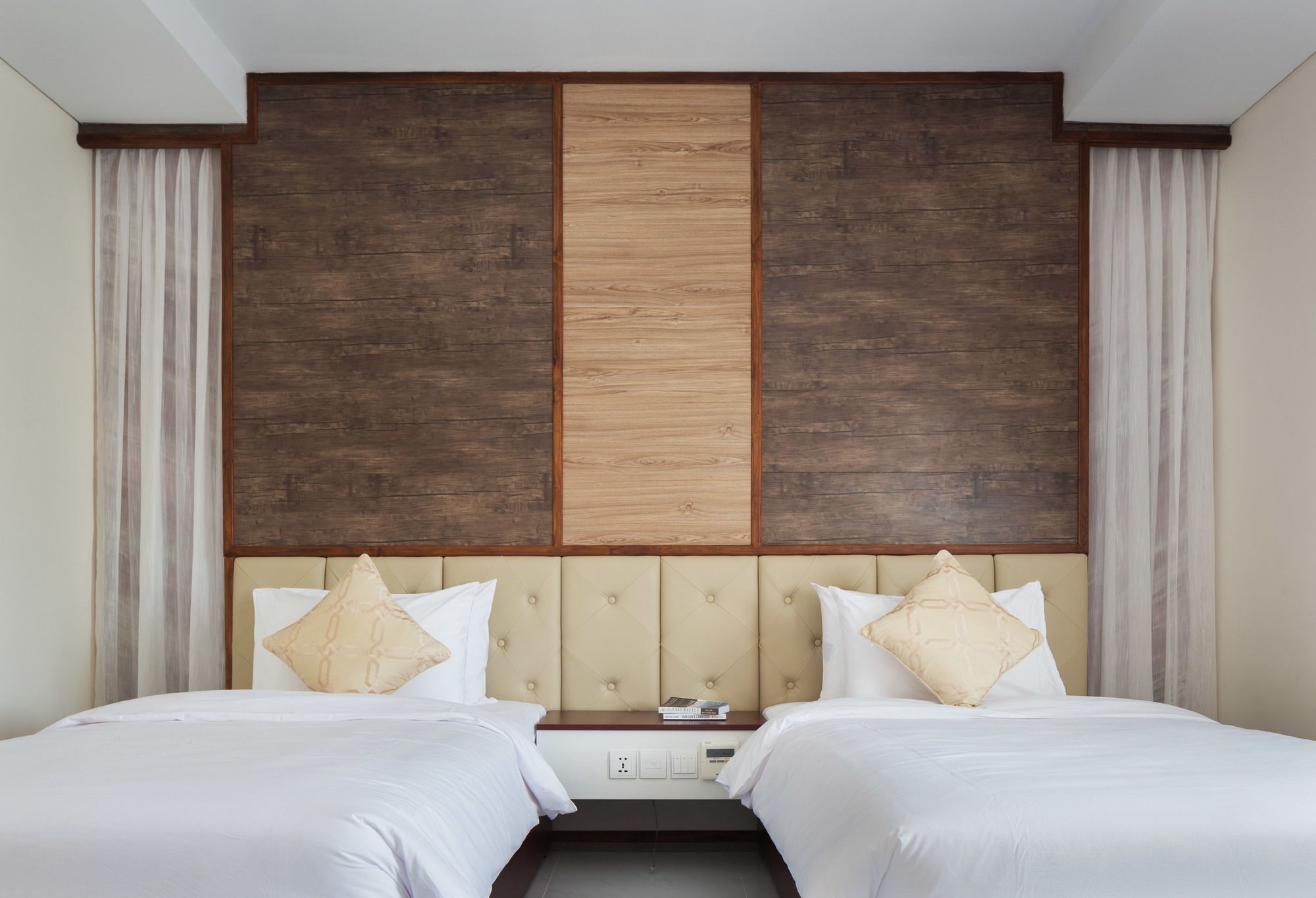 แอลซีเอส โฮเทล แอนด์ อพาร์ตเมนต์ Hotel พนมเปญ ภายนอก รูปภาพ